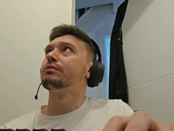 Benson18y – webcam model profile photo Image 8