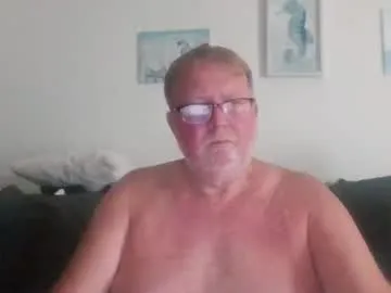 minusvibe – webcam model profile photo Image 15