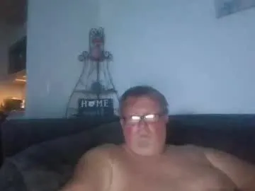 minusvibe – webcam model profile photo Image 5