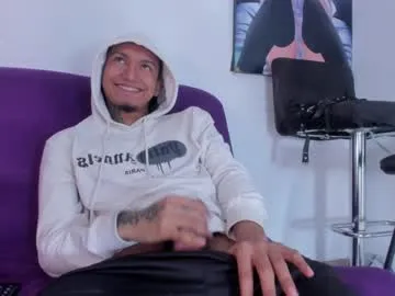 NaughtyInGlasses – webcam model profile photo Image 8