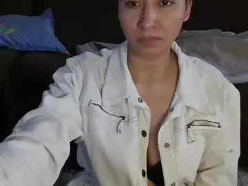 963_kurumi – webcam model profile photo Image 5