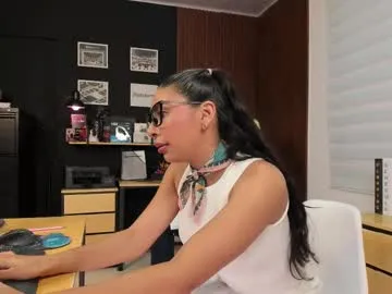 hina_porn – webcam model profile photo Image 12