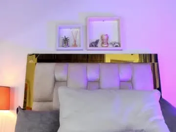 leila_petitee – webcam model profile photo Image 13