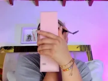 leila_petitee – webcam model profile photo Image 19