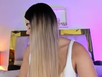 leila_petitee – webcam model profile photo Image 9