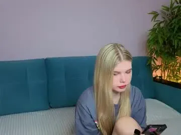 lucretiaburnaugh – webcam model profile photo Image 2