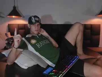 IORio2 – webcam model profile photo Image 3