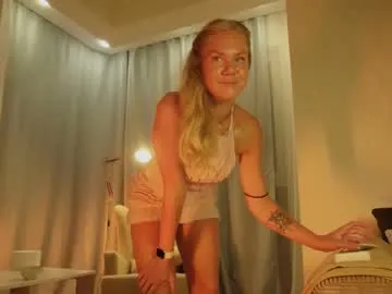 VIKITOMMY – webcam model profile photo Image 13