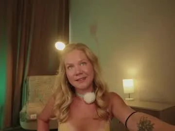 VIKITOMMY – webcam model profile photo Image 7