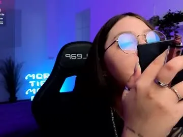 alicia_art_ – webcam model profile photo Image 5