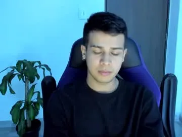 TOP_po – webcam model profile photo Image 14