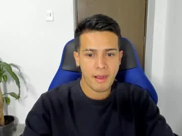 TOP_po – webcam model profile photo Image 6