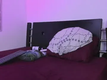 TOP_po – webcam model profile photo Image 17