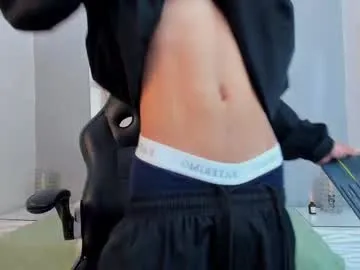 wolfan_sky – webcam model profile photo Image 11