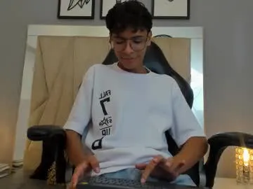 primarch777 – webcam model profile photo Image 3