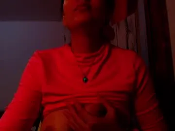 SweetBunnyGF – webcam model profile photo Image 3