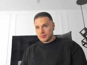 luciancrowe – webcam model profile photo Image 15