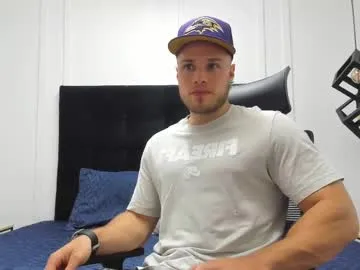 luciancrowe – webcam model profile photo Image 9