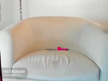 Ninjainia – webcam model profile photo Image 10