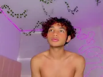 TOP_po – webcam model profile photo Image 11