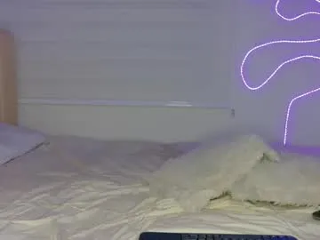 TOP_po – webcam model profile photo Image 2