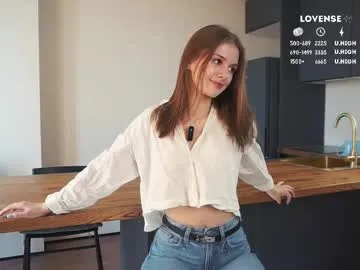 Linnea – webcam model profile photo Image 6