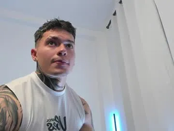 YoungSquad – webcam model profile photo Image 15