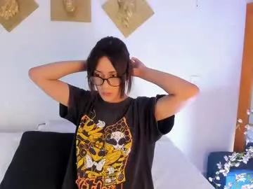 hina_porn – webcam model profile photo Image 15