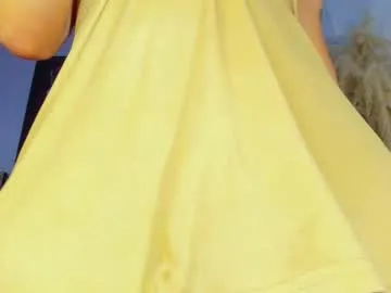 IORio2 – webcam model profile photo Image 5