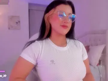 scarlethroa – webcam model profile photo Image 4