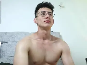 TOP_po – webcam model profile photo Image 13