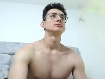 TOP_po – webcam model profile photo Image 2