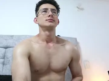 TOP_po – webcam model profile photo Image 3