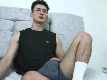 TOP_po – webcam model profile photo Image 5