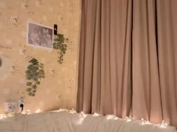 millemimi – webcam model profile photo Image 9