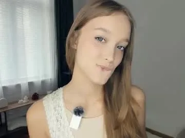 alana_glasses – webcam model profile photo Image 4