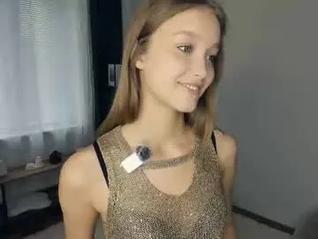 alana_glasses – webcam model profile photo Image 5