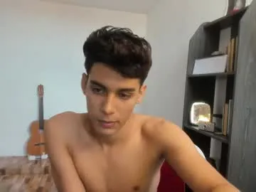 -VikkiL0vesCheese- – webcam model profile photo Image 4