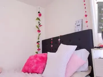 lolaandcamille – webcam model profile photo Image 14