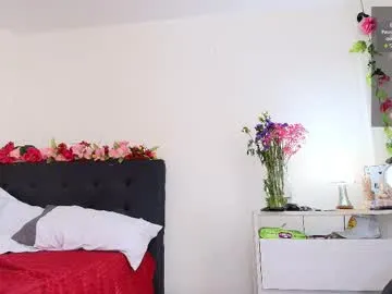 lolaandcamille – webcam model profile photo Image 4