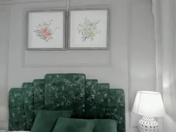 milablake – webcam model profile photo Image 9