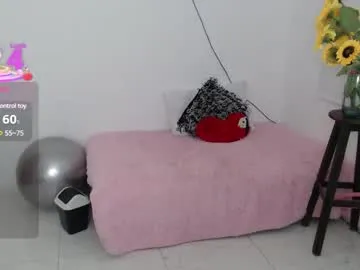 violetta_nur – webcam model profile photo Image 2