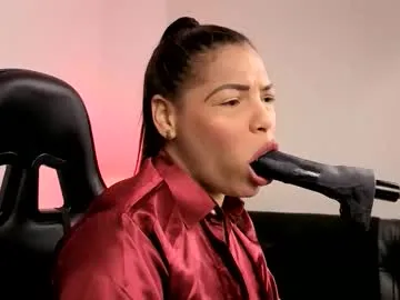 zoe_curvy – webcam model profile photo Image 18