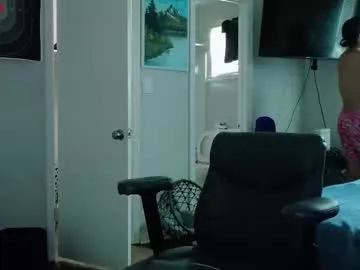 drinklinov – webcam model profile photo Image 9