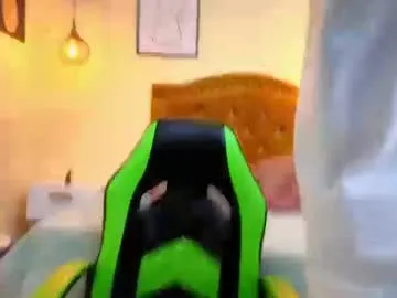 AirboyTy – webcam model profile photo Image 11