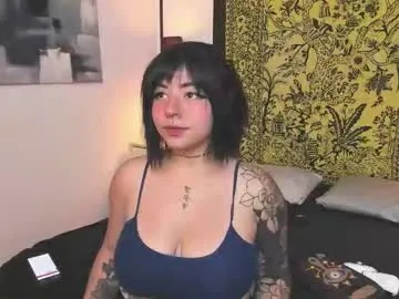 IORio2 – webcam model profile photo Image 4