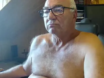 ginwood – webcam model profile photo Image 5