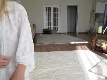 scarlethroa – webcam model profile photo Image 19