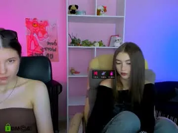 miaandmolly_ – webcam model profile photo Image 10