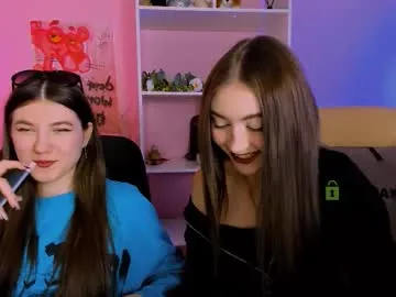 miaandmolly_ – webcam model profile photo Image 16